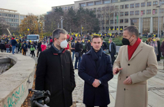 Mózes Szabolcs, Lelkes Dominik és Rigó Konrád a mai tüntetésen
